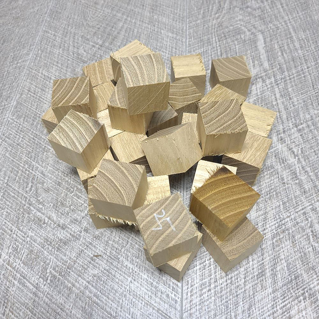 (20개) 아카시 묵주 염주 구슬깎기 주사위 만들기용 깍두기 미니 큐브 25mm세트